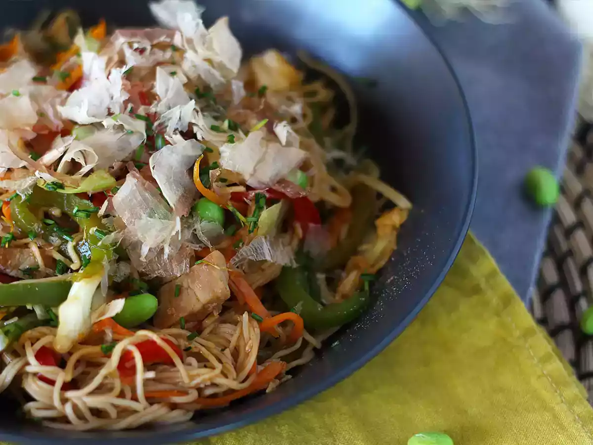 Yakisoba, smažené nudle se zeleninou - foto 2