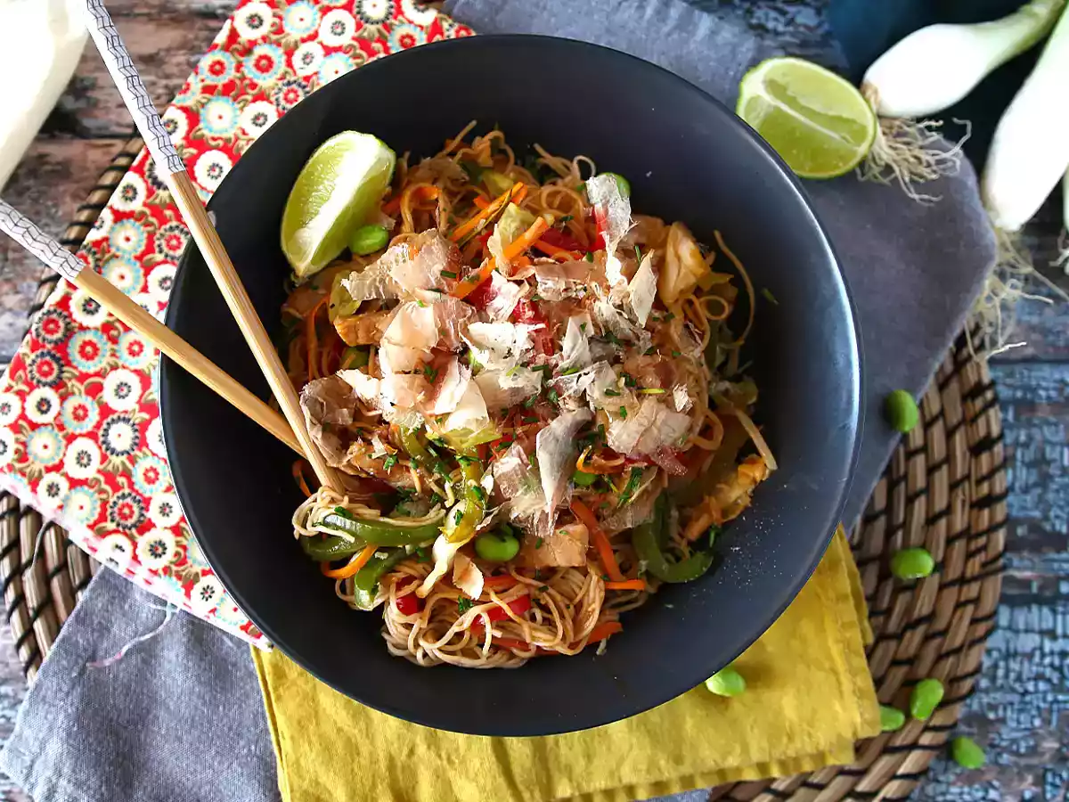 Yakisoba, smažené nudle se zeleninou - foto 3