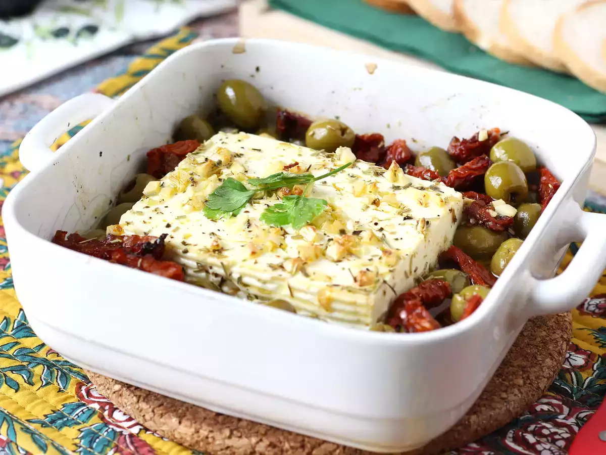 Zapečená feta se sušenými rajčaty a olivami po středomořsku - foto 4