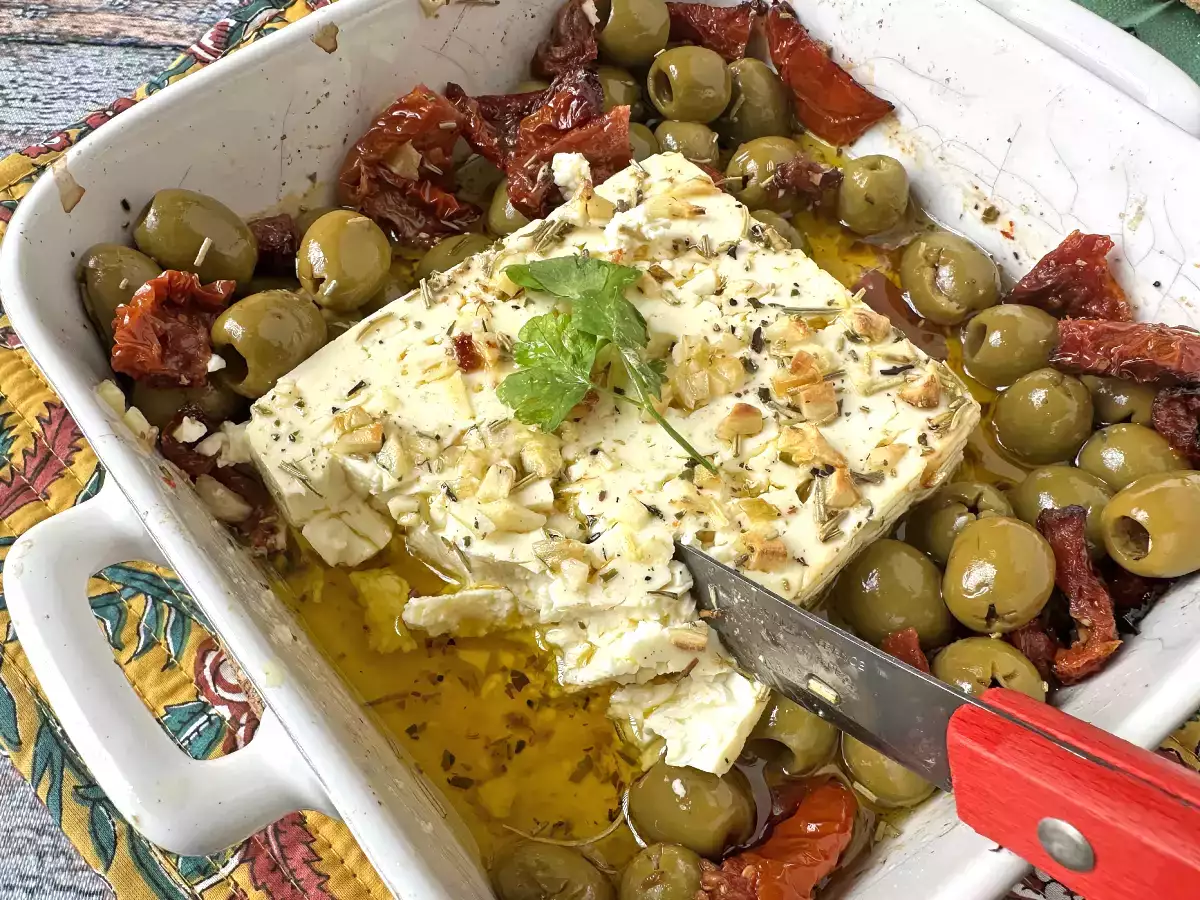 Zapečená feta se sušenými rajčaty a olivami po středomořsku - foto 5