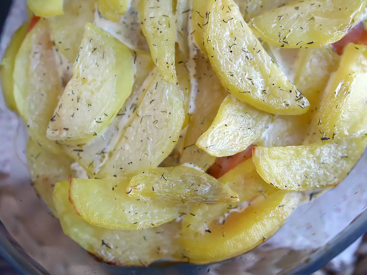 Zapečené brambory s uzeným lososem – snadný recept! - foto 2