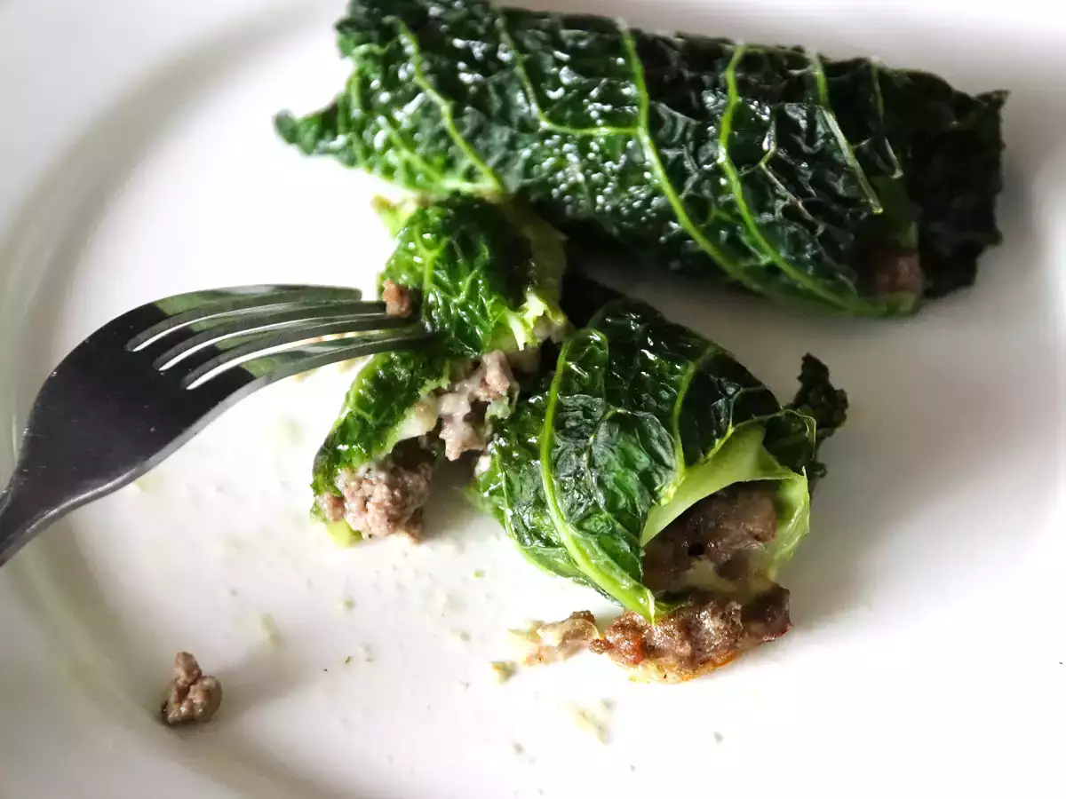 Zapečené kapustové závitky: snadný a levný recept na rodinný oběd - foto 5