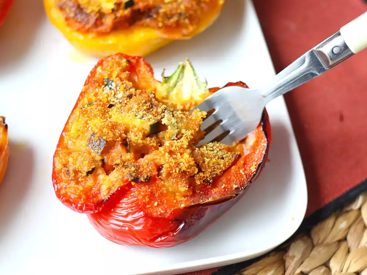 Zapečené vegetariánské plněné papriky: snadný a chutný recept se zeleninou a sýrem mozzarella - foto 2
