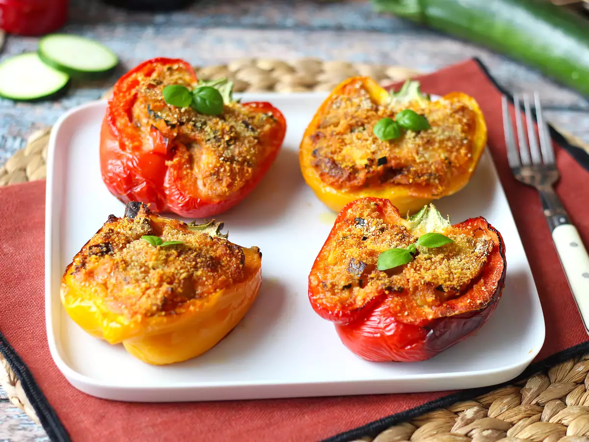 Zapečené vegetariánské plněné papriky: snadný a chutný recept se zeleninou a sýrem mozzarella - foto 3