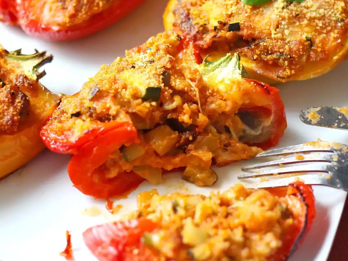 Zapečené vegetariánské plněné papriky: snadný a chutný recept se zeleninou a sýrem mozzarella - foto 6