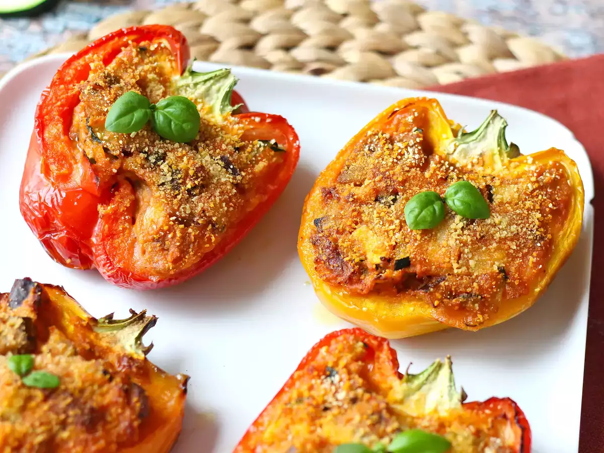 Zapečené vegetariánské plněné papriky: snadný a chutný recept se zeleninou a sýrem mozzarella - foto 7
