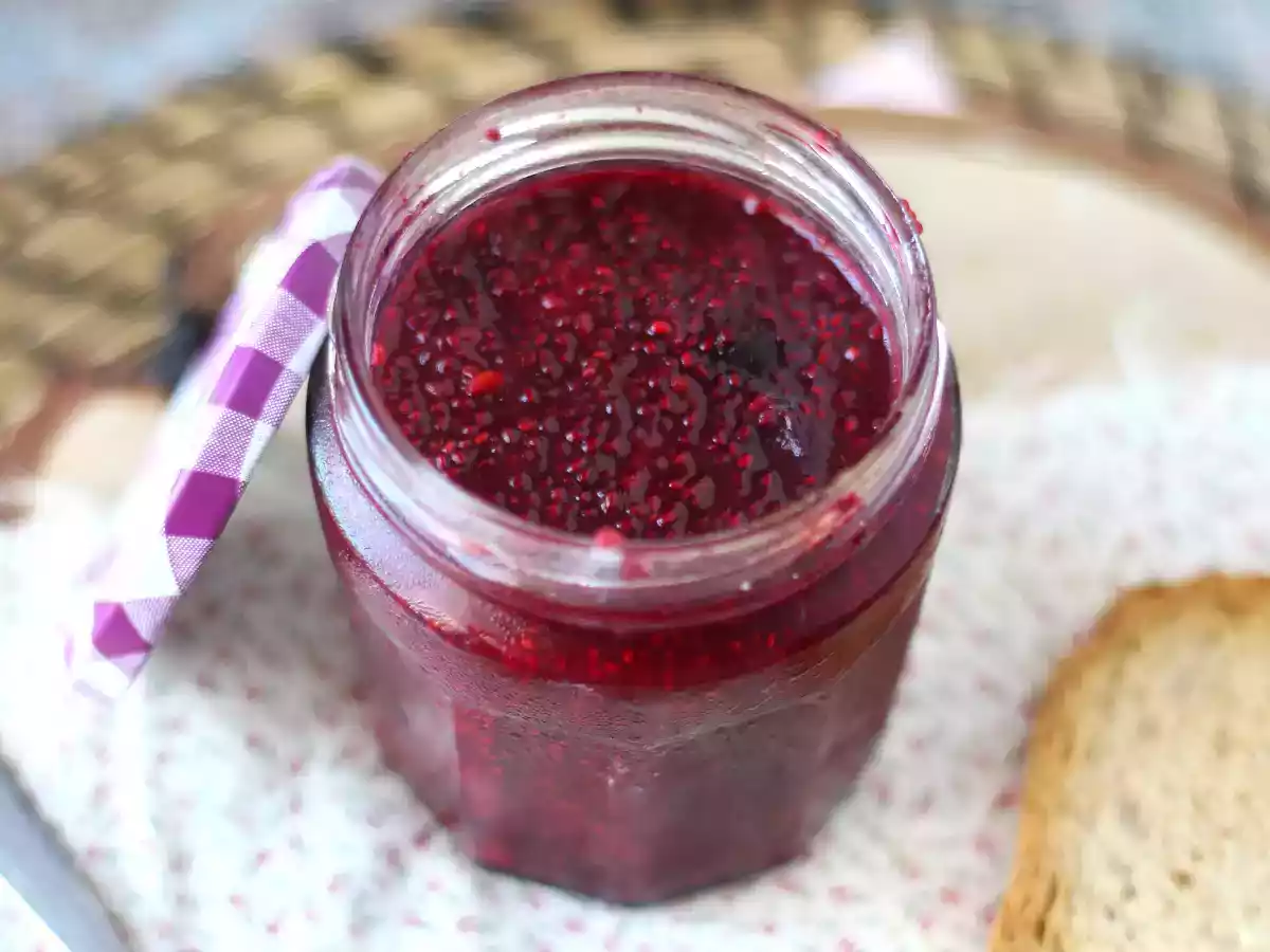 Zdravý džem z červených bobulí a chia semínek - foto 3